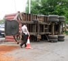 Sopir Ugal-ugalan, Truk Terguling di Tol Romo Kalisari